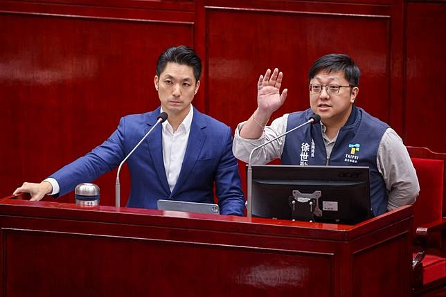 環保局長徐世勳市（右）表示，台北市老鼠相對熱區是大安、中山、中正、大同及萬華，但數量都不是非常高。資料照，廖瑞祥攝
