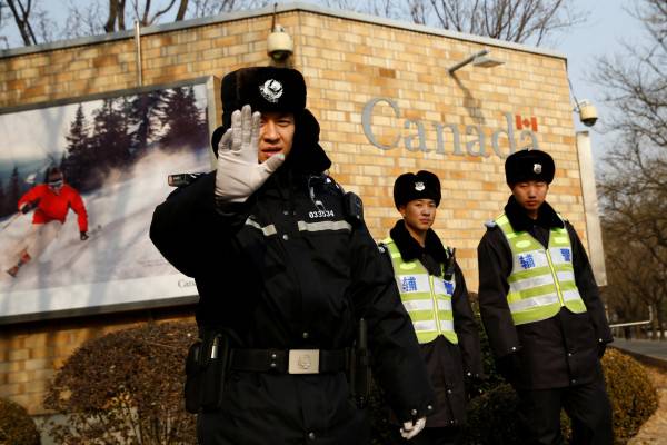 習近平2013年上台以來，在中國「被失蹤」的人口範圍越來越廣，不僅是異議份子，還有高官、馬克思主義者、外國人和電影明星，都會被警察帶到秘密地點進而「人間蒸發」。中國警察示意圖。(路透)