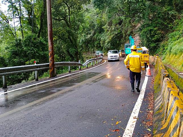 受到梅雨鋒面影響，公路總局表示，目前有2處公路預警封閉、災阻（台8線資料照）。   圖：交通部公路總局／提供