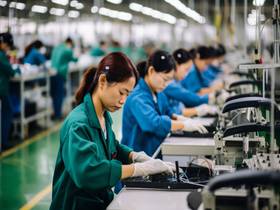 美國關稅衝擊全台產業，企業實施無薪假人數持續增加。（示意圖：MotionElements）
