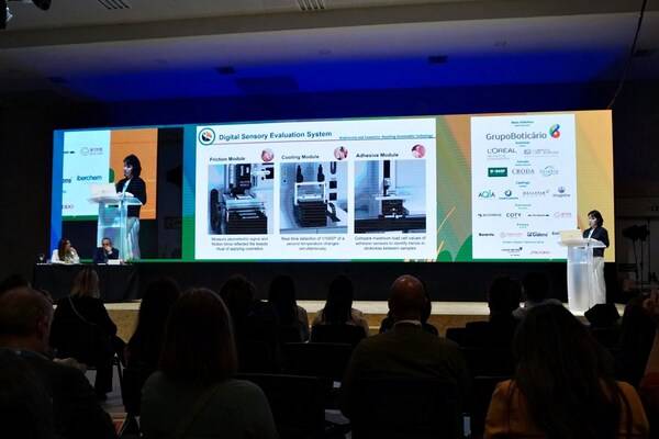 Amorepacific presented its latest research at 34th Congress IFSCC, where its podium on AI Simulation was recognized as one of 'Top 5 Applied Research.'