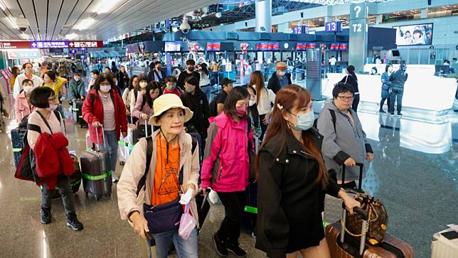 許多民眾會利用連假期間出國，桃機公司呼籲旅客提前3小時報到，以免錯過航班。資料照，廖瑞祥攝