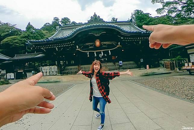 
<p>和幾間紀念品店鋪、點心店一同隱身在筑波山腰的筑波山神社，在男體山和女體山各設有一神殿，山腰這裡則是正殿。</p><p>
</p><p>
約有3,000年歷史的筑波山神社主要祈求男女緣分，現今仍有不少旅客會特意前來參拜喔！</p><p>
</p><p>
<b>筑波山神社</b></p><p>
地址：茨城県つくば市筑波1番地</p><p>
<a href=