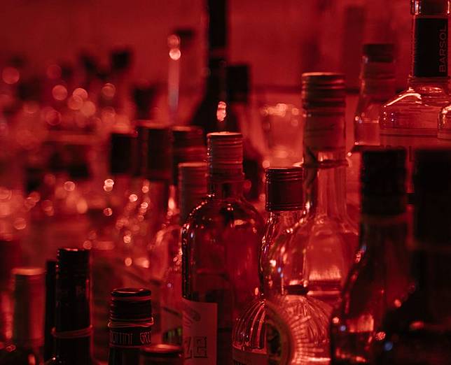 台北知名酒店日前舉辦業績競賽，一名酒店小姐單月累積超過3萬節業績，收入直逼千萬。示意圖／翻攝自pixabay