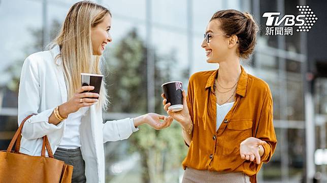 現代人說話喜歡拐彎抹角，讓人摸不清心思。（示意圖／shutterstock達志影像）