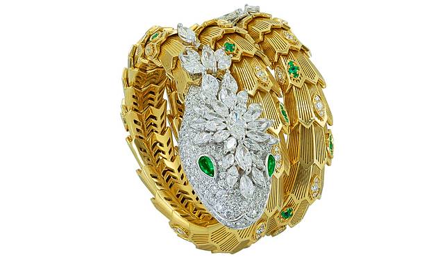 Bulgari diamond and emerald Serpenti gold bracelet (Photo: courtesy of Yafa Signed Jewellery)