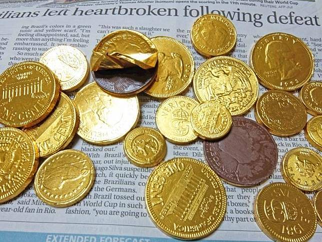金幣巧克力被網友公認是最難吃的台味零食。（示意圖，photoAC）