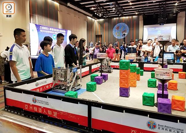 首屆「機械人公開賽」吸引近150隊來自粵港澳的中小學生參加。(陳沅彤攝)