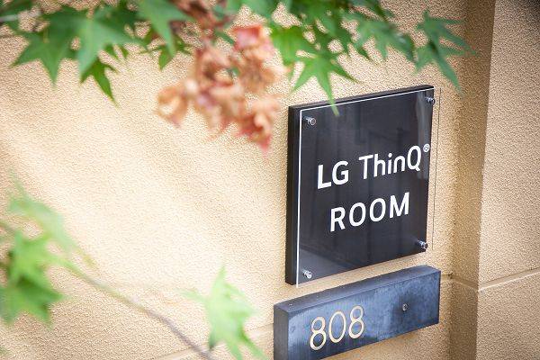 【新聞圖片1】LG與星級酒店宜蘭力麗威斯汀展開為期兩年的合作，推出「LG ThinQ單臥室泳池別墅」，旅程中真實體驗LG ThinQ極智美好生活。