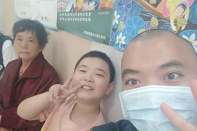 Lu Yanheng is recovering in hospital after receiving bone marrow from his son, Zikuan. Lu said his son “gave me the hope to live”. Photo: Weibo