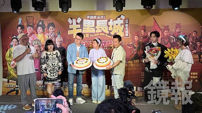 王月健康現身，演員送上蛋糕恭喜她重生。田瑜萍攝