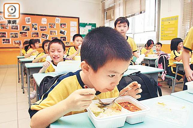 本港學校午餐飯盒常被垢病口味欠佳。