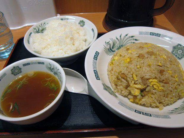 ▲有網友發現，日本人都習慣吃澱粉食物加上白飯，不禁疑惑「白飯到底是主食還是配菜？」（圖／翻攝PTT）