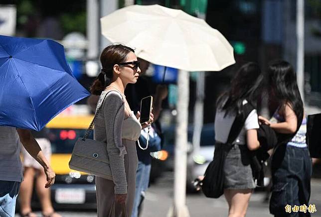 中央氣象署表示，今天上午各地多雲到晴，午後北部、宜花及其他山區有局部短暫雷陣雨。(資料照)