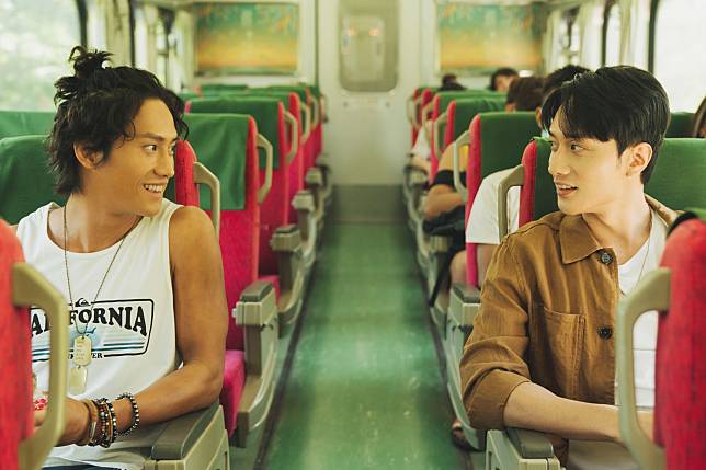台港男神范少勳(左)和劉俊謙(右)在新片《我在這裡等你》首度共演。（圖／抓馬文化提供）