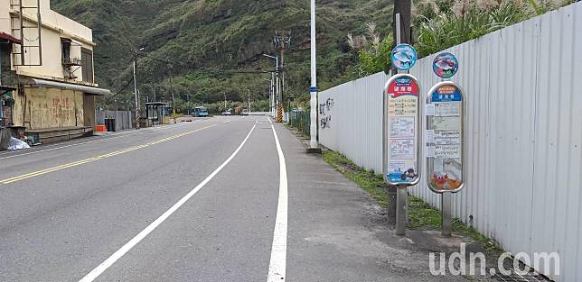 基隆客運林姓駕駛停靠望海巷站牌讓乘客下車時，黃姓騎士擊公車後側，傷重死亡，法院依過失致罪嫌起訴判處林拘役30日。緩刑2年。記者邱瑞杰／攝影