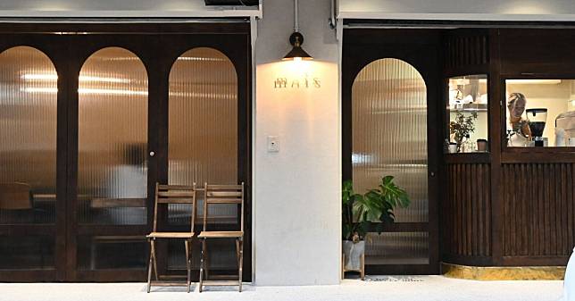 【儂儂咖啡館】忠孝復興打卡新角落「Mois Cafe」！香港人開的法式咖啡廳，超搶手轉角戶外座位一秒來到巴黎街邊！
