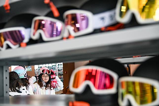 Ski enthusiasts rent ski equipment at a resort in Wenchuan County, southwest China's Sichuan Province, Dec. 27, 2024. (Xinhua/Wang Xi)