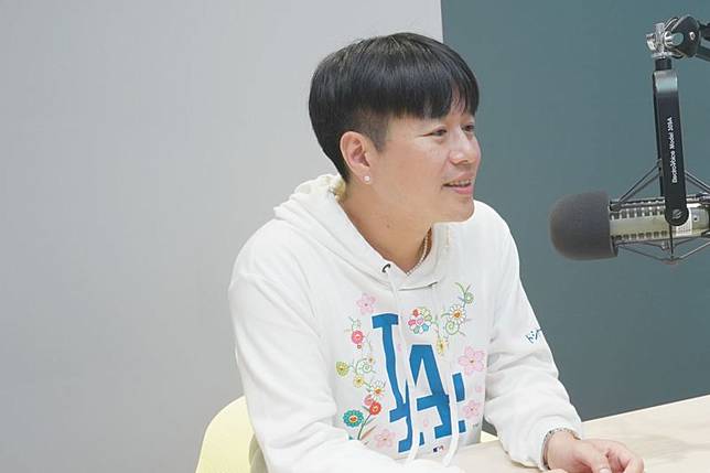 李易的太太六月外表凍齡，李易笑說：「很多新粉絲都以為我的年紀比較大！」（鏡好聽提供）