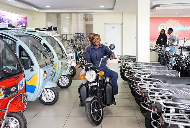 Consumers try an electric vehicle at Hanlin Africa New Energy Technology Company Limited in Nairobi, Kenya, on May 2, 2024. (Xinhua/Li Yahui)