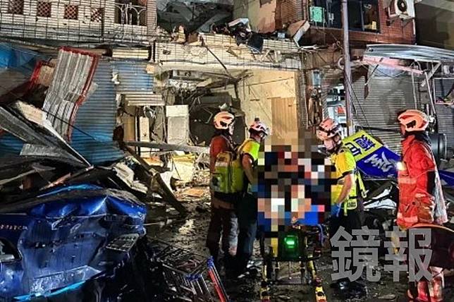 警消連夜搶救傷患。新竹市消防局提供