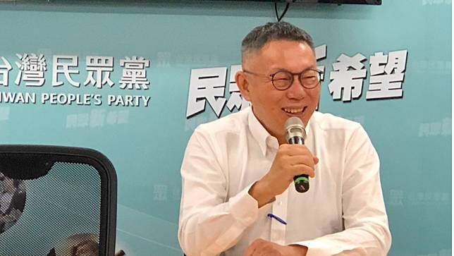 台灣民眾黨主席柯文哲接受媒體聯訪。 胡家銘攝