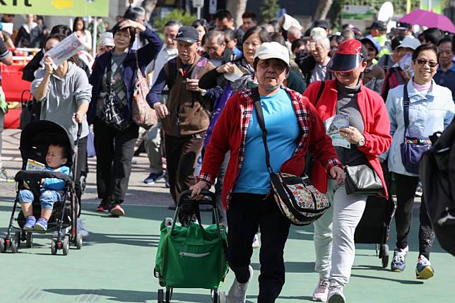 Visitors at the 54th Hong Kong Brands and Products Expo at Victoria Park in Causeway Bay on Tuesday. Photo: Nora Tam