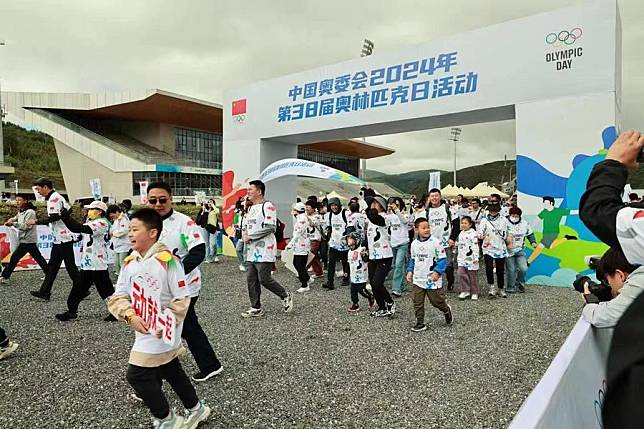 Citizens from Zhangjiakou, Hebei Province, participated in a fun run during the local Olympic Day event on June 23, 2024.