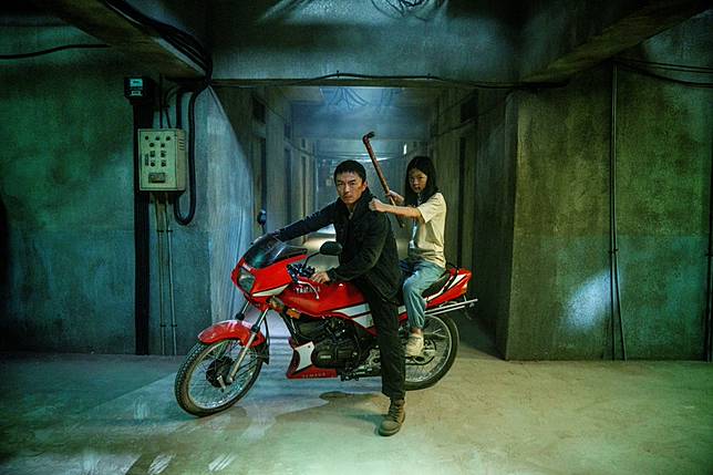 港產動作片《火遮眼》謝苗（左）、楊恩又。（圖／車庫娛樂提供）
