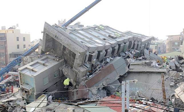 維冠大樓倒塌，造成115人死亡、104人輕重