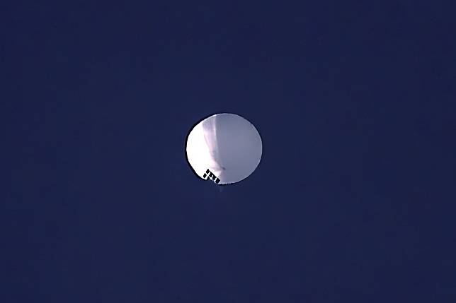 去年出現在美國上空的大陸間諜氣球。（圖／美聯社）