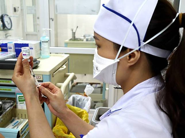 越南宣布接種足夠COVID-19疫苗劑量的旅客若持有接種 證明，入境越南只須集中隔離7天。越方已採認台灣的 疫苗接種證明且毋須驗證，只要是接種WHO或越南官方 等核准的疫苗廠牌皆被承認。 中央社記者陳家倫河內攝 110年8月22日