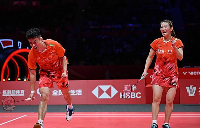 Zheng Siwei (L)/Huang Yaqiong celebrate scoring during the mixed doubles final match between Zheng Siwei/Huang Yaqiong of China and Chen Tang Jie/Toh Ee Wei of Malaysia at BWF World Tour Finals 2024 in Hangzhou, China, Dec. 15, 2024. (Xinhua/Hou Zhaokang)