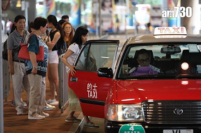 《施政報告》提出開拓中東和東盟旅客，鼓勵的士車隊提供阿拉伯語的服務資訊等。(資料圖片)