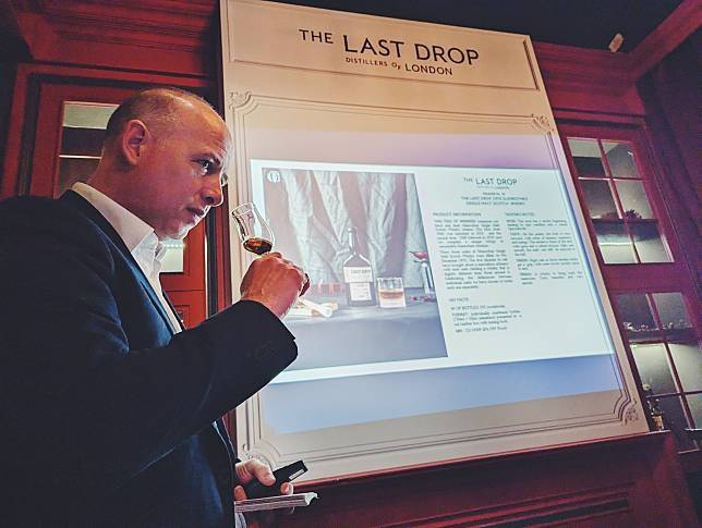世界著名矜罕烈酒品牌The Last Drop（最後一滴）原廠營運長Nick Morton初次來台，與高端貴賓與行家們分享極致威士忌。 Photo：Melody Kao
