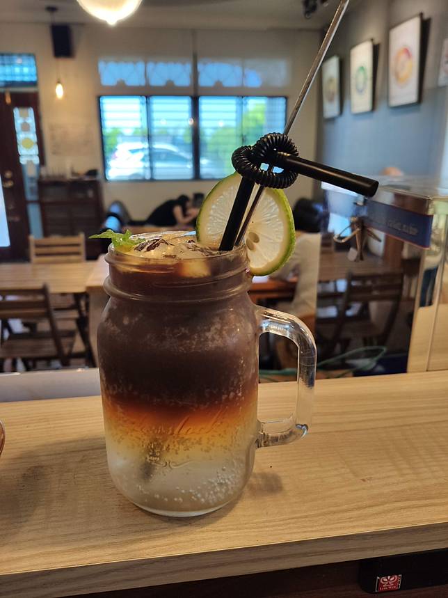 逸境Café（看地圖）是一家提供自家烘焙咖啡豆景觀餐廳（圖/逸境Café）