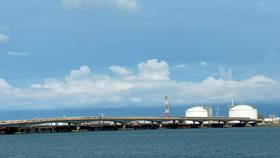 三接工程棧橋及儲槽。中油提供