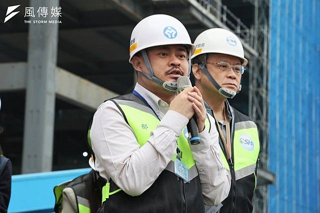 20250115-勞動部長洪申翰15日帶隊至工地進行實施歲末春安聯合檢查。（柯承惠攝）
