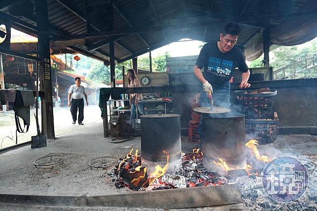 每日與火為伍，林堃榤很常被烤到熱衰竭。