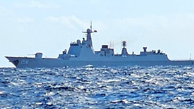 中共解放軍海軍052D型飛彈驅逐艦淄博艦（舷號156），2023.12.14被目擊航經宜蘭烏石鼻外海31海浬，台灣海軍康定級艦進行監控。Taiwan ADIZ