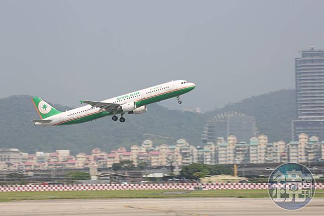 受潭美颱風路徑及外圍環流影響，多家航空公司異動航班。（示意圖，本刊資料照）