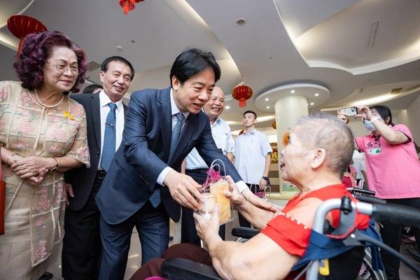 健康台灣召開首次委員會議，賴清德：平均餘命提高至82歲、不健康餘命占比降至8%