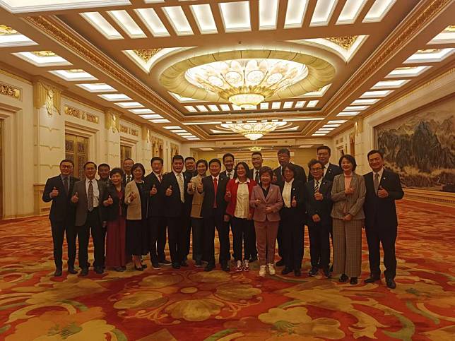 中國大陸全國政協主席王滬寧二十七日在北京會見到訪的國民黨立法院黨團總召傅崐萁一行。 （傅崐萁提供）