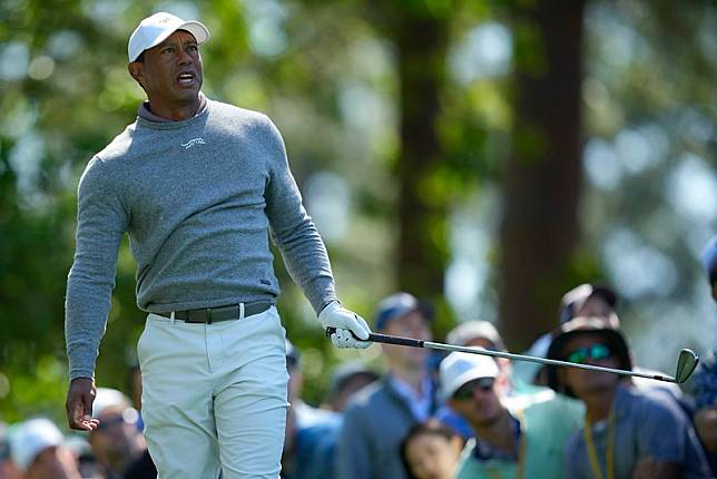 在名人賽第2回合繳出72桿平標準成績後，高爾夫球名將Tiger Woods前2輪合計繳出145（+1）桿成績，預計會跨過晉級門檻，這讓他成為名人賽史上第1位連24次參賽晉級最後2回合賽事的球員，以48歲之齡再寫新歷史。