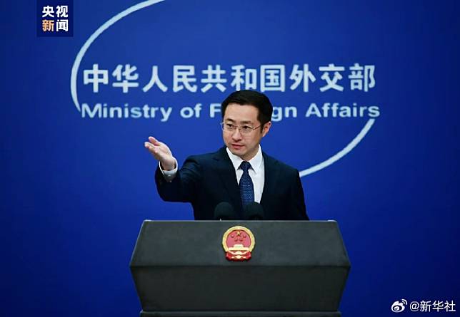 中國外交部最新任命第34名發言人–林劍，18日首次登場主持例行記者會。 圖：翻攝「微博」@新華社
