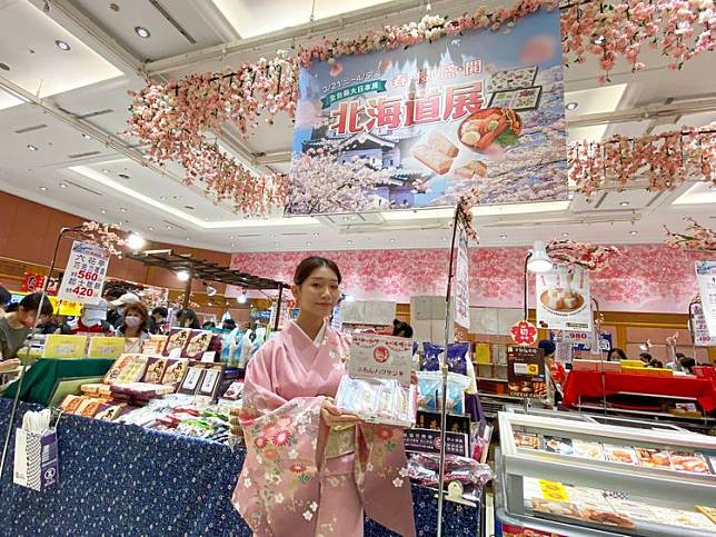 SOGO忠孝館全台最大日本展-北海道展，帶來北海道及日本各地極富盛名的甜點、海鮮及玻璃木雕工藝品。業者提供
