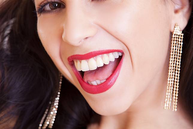 ▲很多人注重牙齒是否潔白，但醫師提醒 2 種情況下用美白貼片恐會造成不適。（示意圖／取自 Pixabay ）
