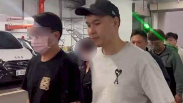 幣想公司全台有45門市，主嫌施男(左)是天道盟正義會的軍師。刑事局提供