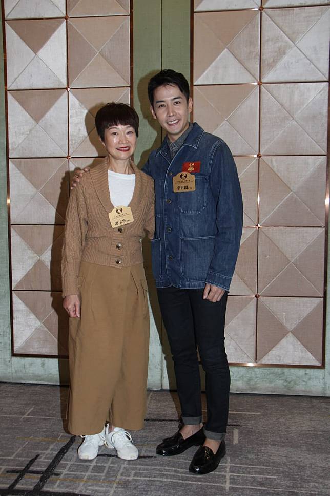 56歲的譚玉瑛及37歲歲李逸朗齊獲健康藝人獎。