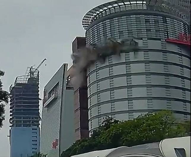 台中新光三越爆炸瞬間。（圖／民眾提供）